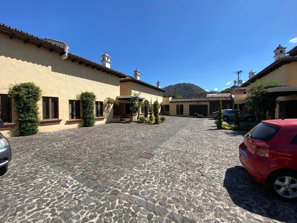 Suite Don Pedro: Hermoso Loft Con Parqueo Gratis! アンティグア・グアテマラ エクステリア 写真