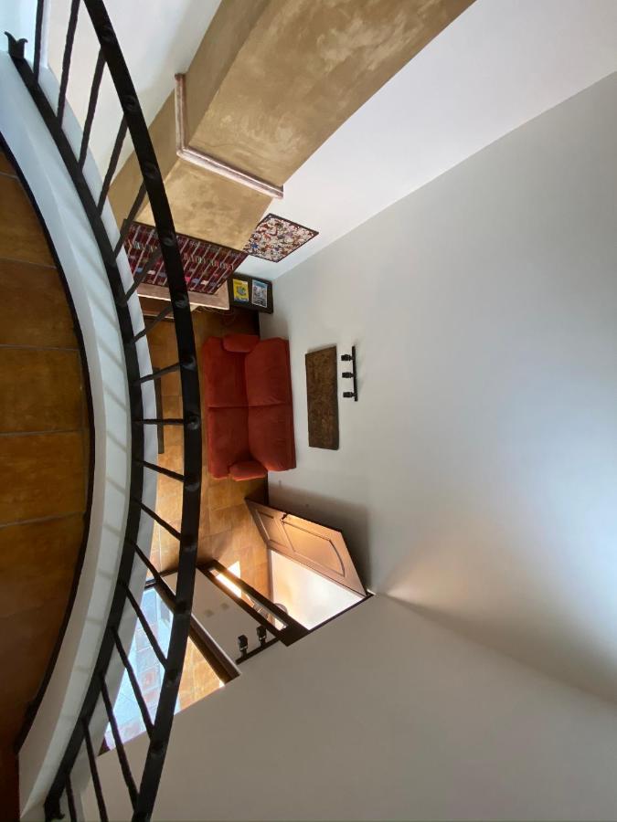 Suite Don Pedro: Hermoso Loft Con Parqueo Gratis! アンティグア・グアテマラ エクステリア 写真